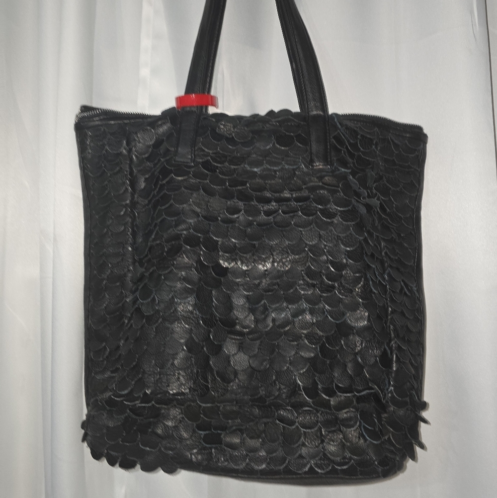 DAY AND MOOD GENUINE LEATHER Black Textured Women's Tote  Shoulder Bag